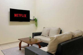 Comfy 4BR Terrace House Homestay with Netflix and Games